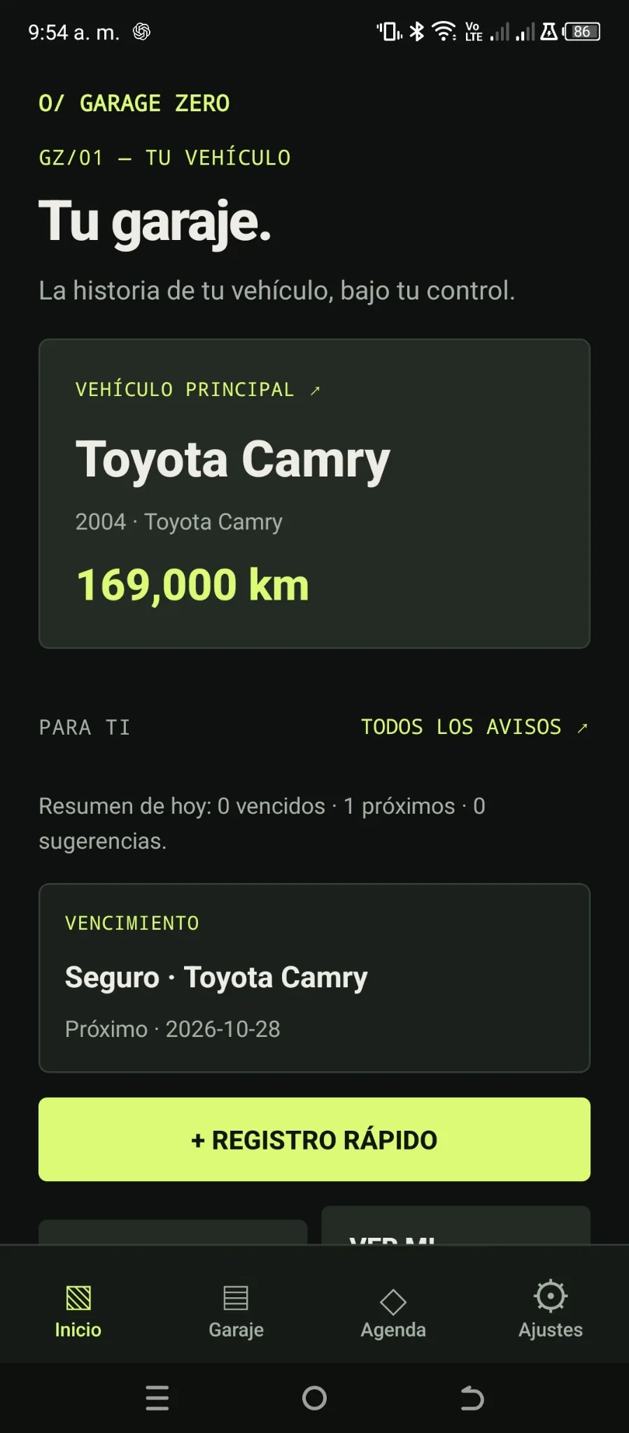 Inicio: vehículo principal, avisos y registro rápido